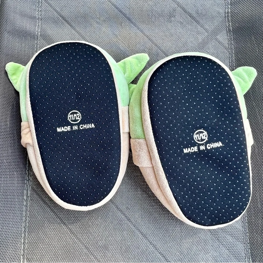 STAR WARS MANDOLORIAN BABY YODA CHILD SLIP ON PLUSH COMFY SLIPPERS